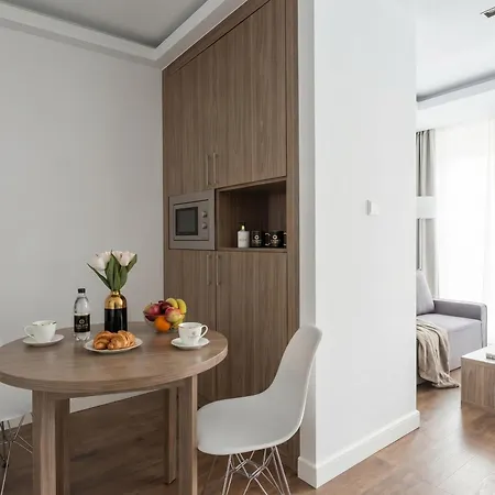 Modern In Platinum Towers - Wronia Warszawa