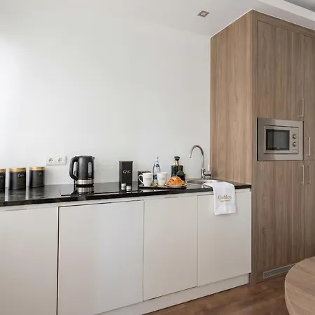 Modern In Platinum Towers - Wronia Warszawa